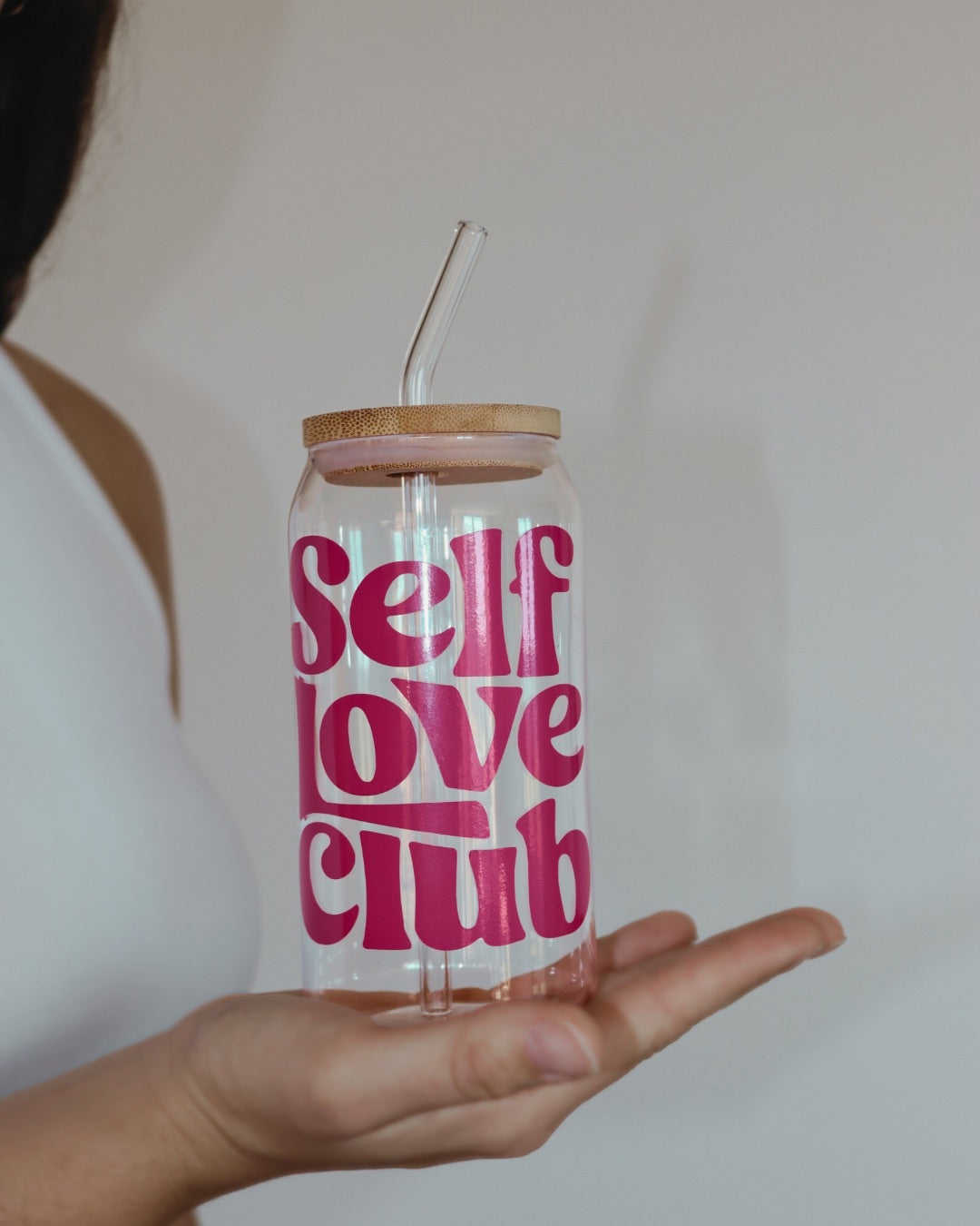 Selflove Club Trinkglas mit Bambusdeckel & Glasstrohhalm