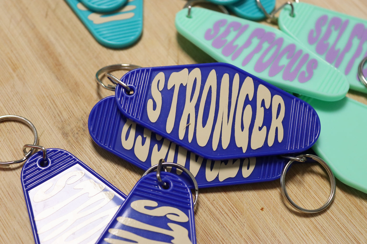 Stronger - Motel Schlüsselanhänger