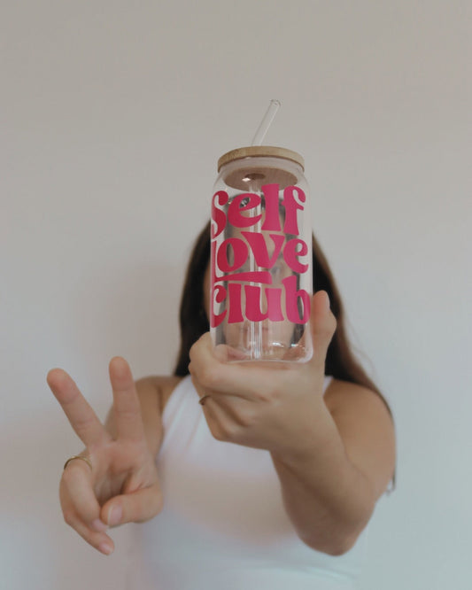 Selflove Club Trinkglas mit Bambusdeckel & Glasstrohhalm